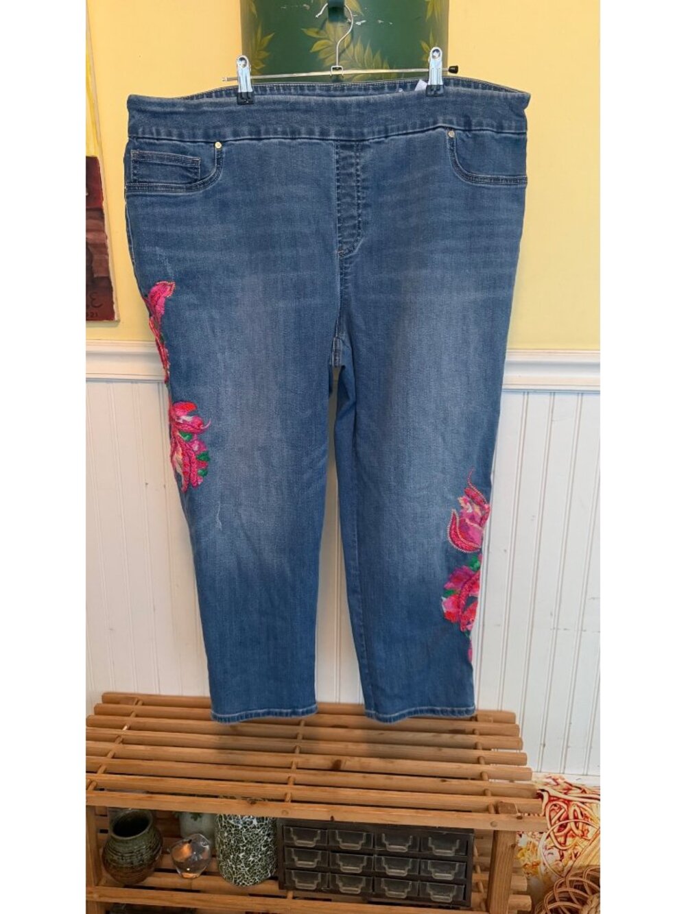 Chicos Womens Plus Size 20 Cropped Denim Jeans With Embroidered Floral Design